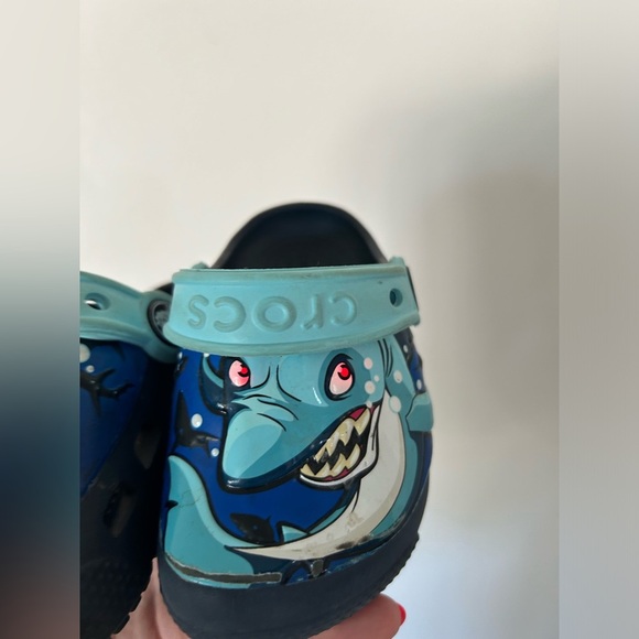 Crocs light up shark clogs - Picture 6 of 6